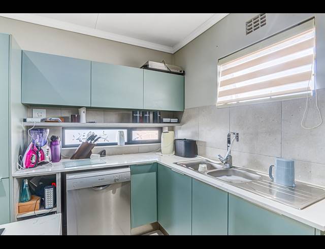 3 BEDROOM FREEHOLD FOR SALE IN LION PRIDE